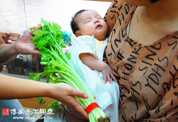 永谷寶寶(新北永和區嬰兒寶寶滿月剃頭理髮、免費嬰兒剃胎毛儀式吉祥話)。中國風會場，爸媽寶貝免費穿「日中韓」古裝禮服。專業拍照、DVD光碟、證書。★購買「臍帶章、肚臍章、胎毛筆刷印章」贈送：剃頭、收涎、抓周，三選一。 2015.11.17 照片11